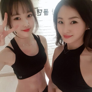 GFRIEND Yuju at SungA Pole Dance Studio