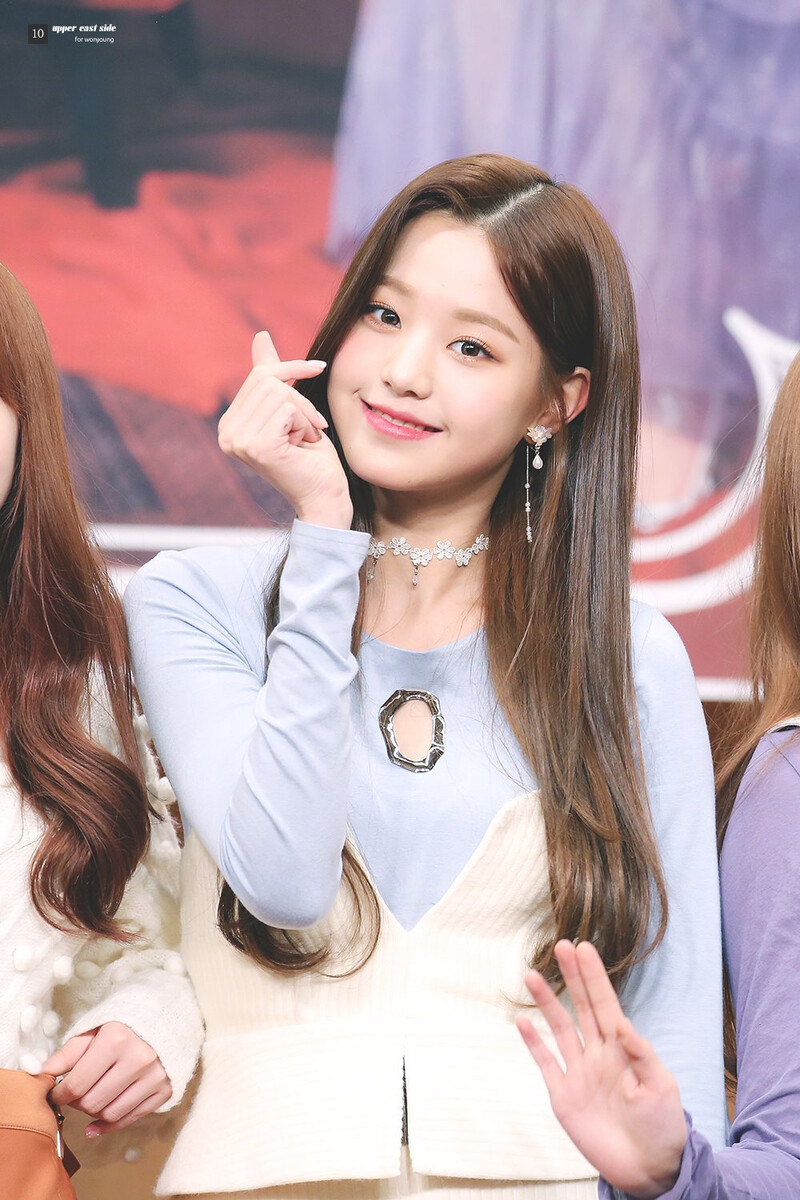 181117 IZ*ONE Wonyoung at Fansign documents 11