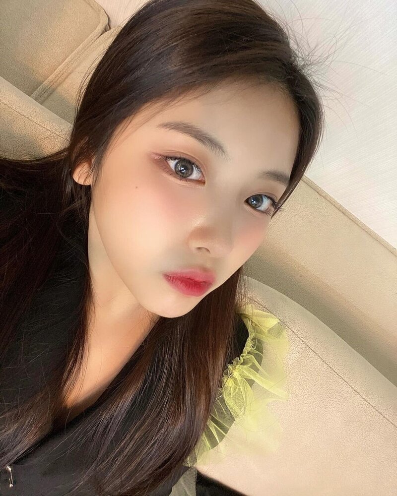 220429 NMIXX Instagram Update - Jiwoo | kpopping