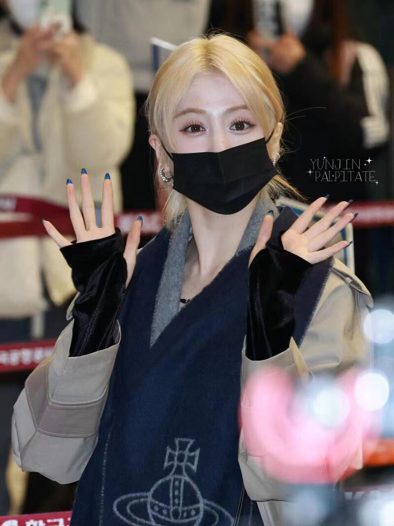 221227 LE SSERAFIM Yunjin - GMP Airport documents 5