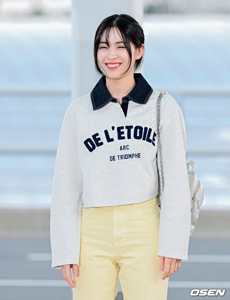 230819 ITZY Ryujin at Incheon International Airport documents 4