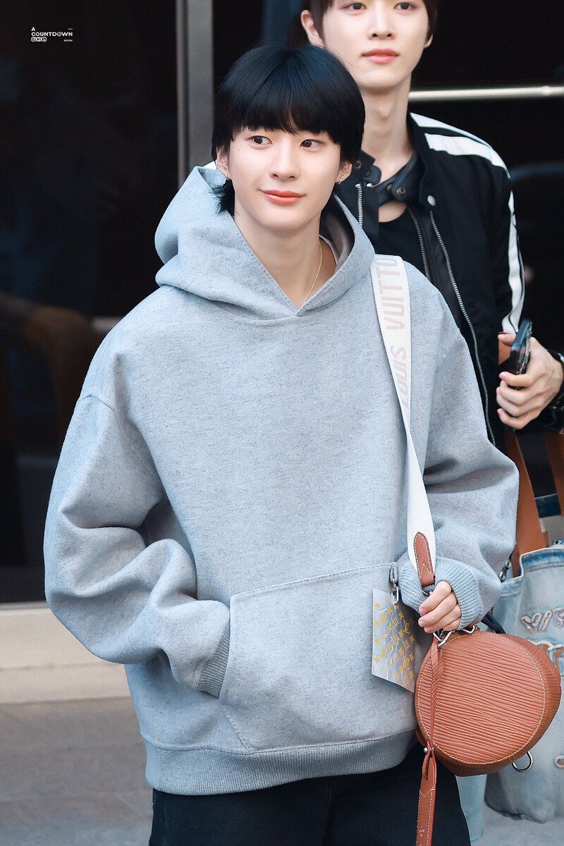 230922 RIIZE Anton - Incheon International Airport documents 20