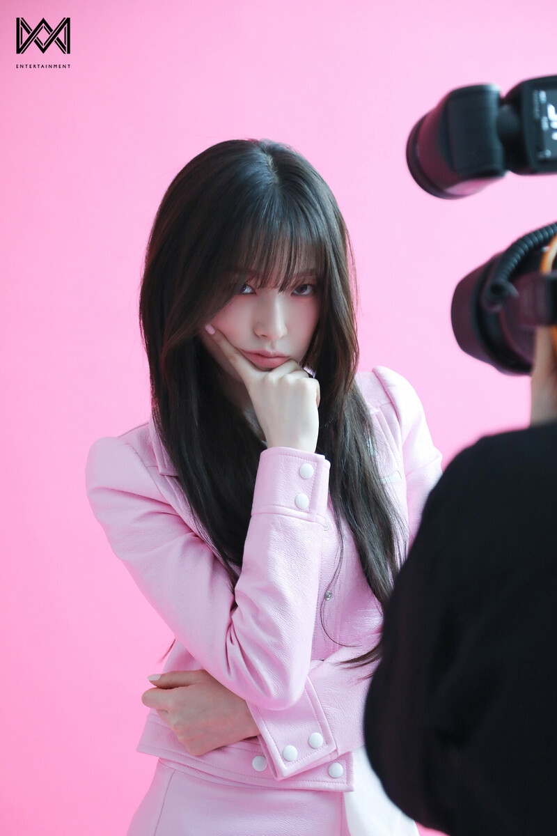 240520 WM Entertainment Naver Post with Arin - Singles Magazine Behind the Scenes documents 19