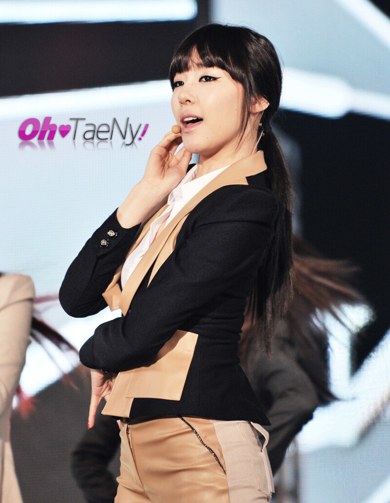 111106 Girls' Generation Tiffany at Love Sharing Concert documents 5