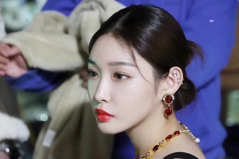 210526 MNH Naver Post - Chungha's Harpers Bazaar May Issue Photoshoot Behind documents 20