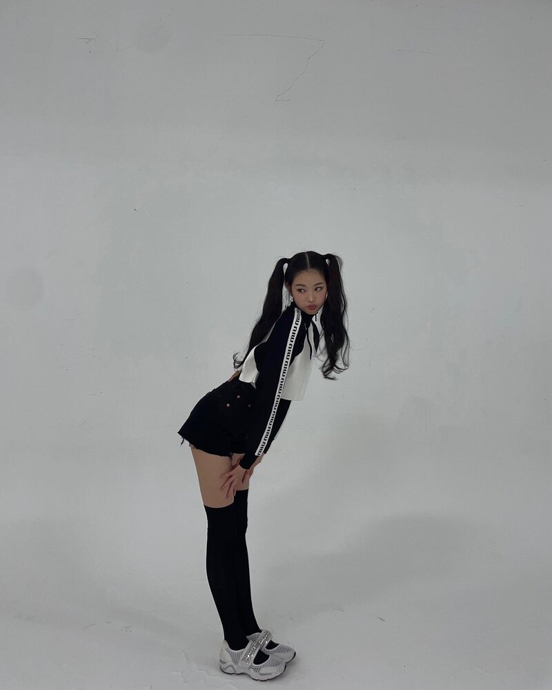 211003 Wonyoung Instagram Update documents 1