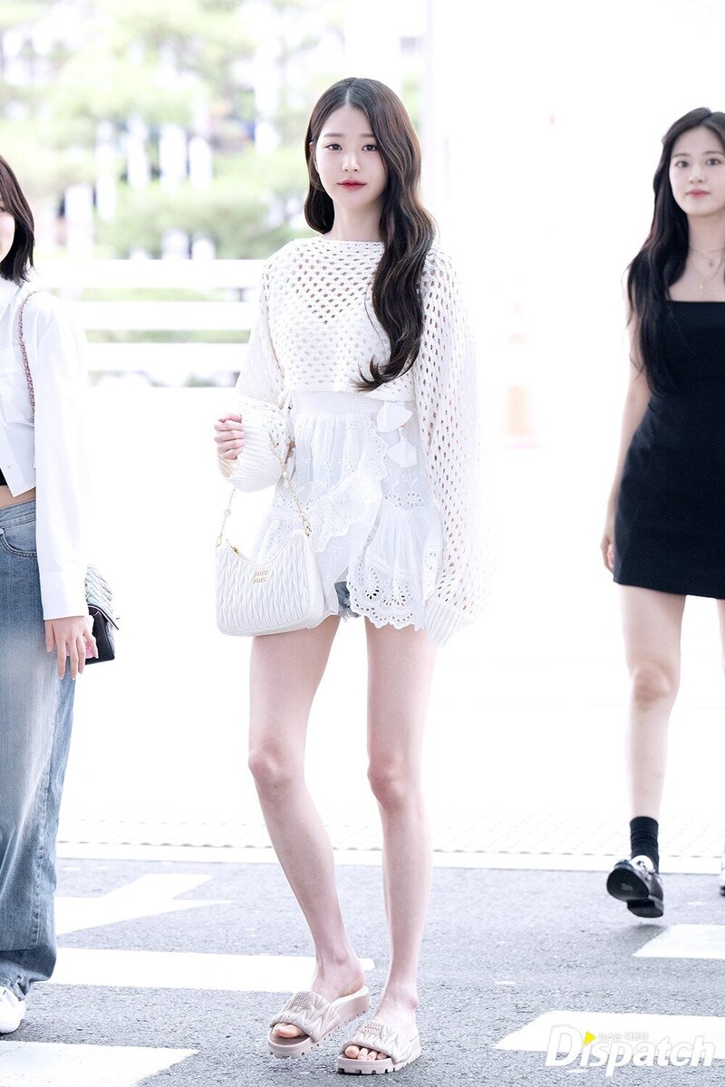 230707 IVE Wonyoung at Incheon International Airport documents 3