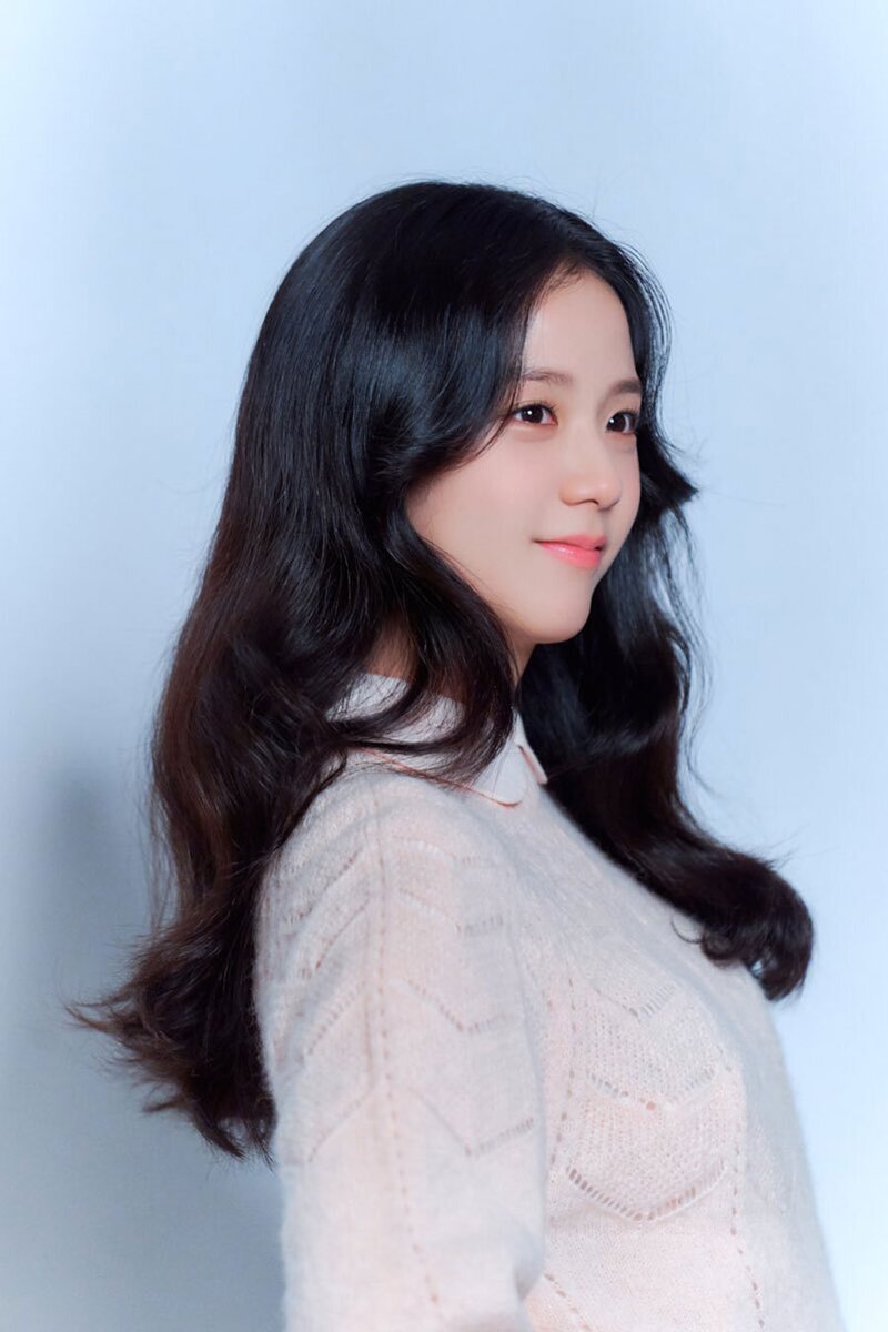 JISOO- Off-Stage “SNOWDROP” Poster Shooting Behind the Scenes documents 3