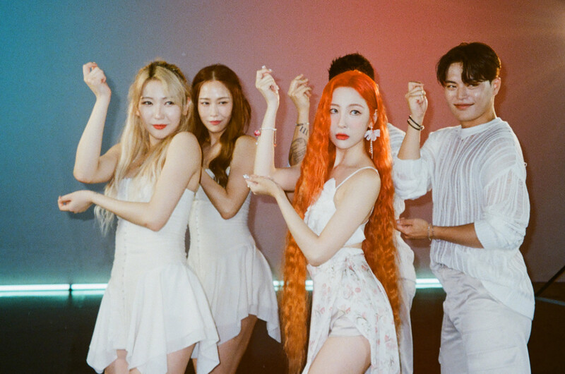 M2 Twitter Update - Sunmi July Film Camera Photos for 'Heart Burn' documents 12