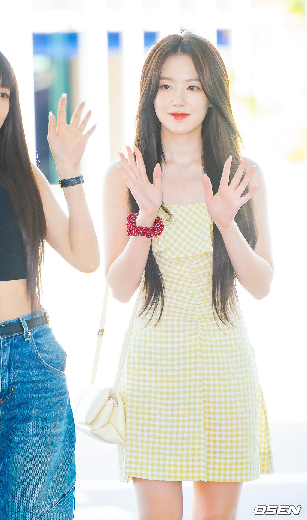 https://kpopping.com/documents/ad/2/230908-G-I-DLE-Shuhua-at-Incheon-International-Airport-documents-2.jpeg?v=db473