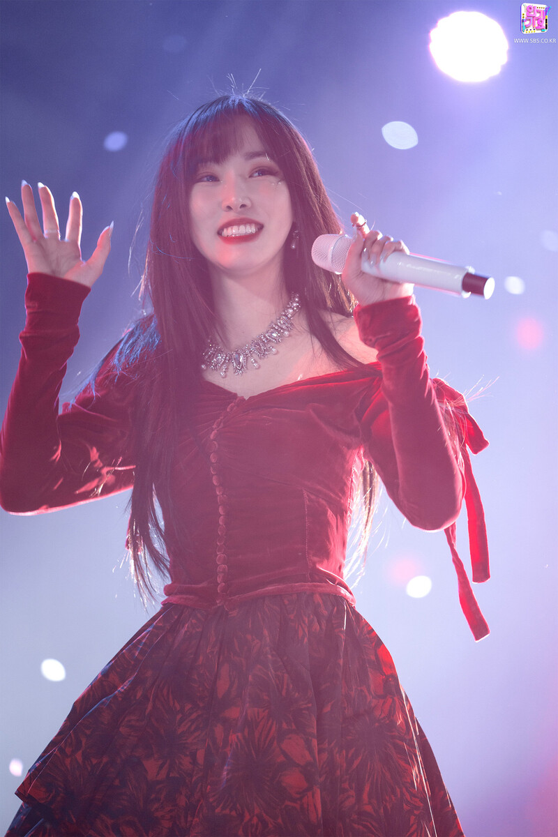 220123 YUJU - 'Play' at Inkigayo documents 12