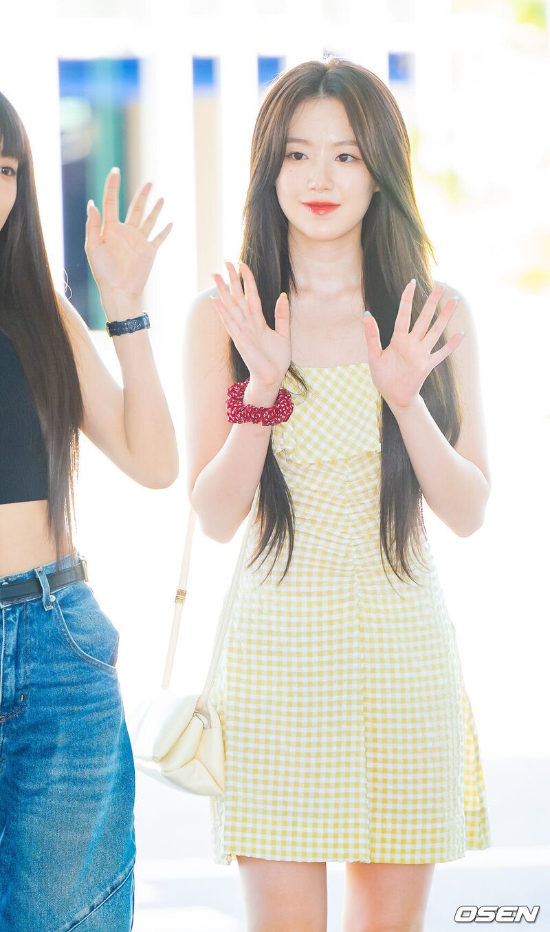 230908 (G)I-DLE Shuhua at Incheon International Airport documents 2