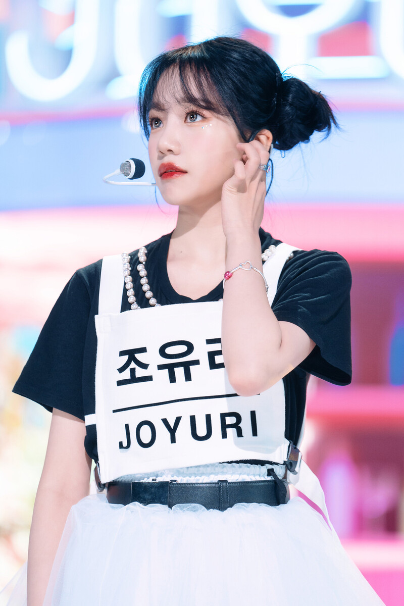 220605 Jo Yuri - 'Love Shhh!' at Inkigayo documents 5