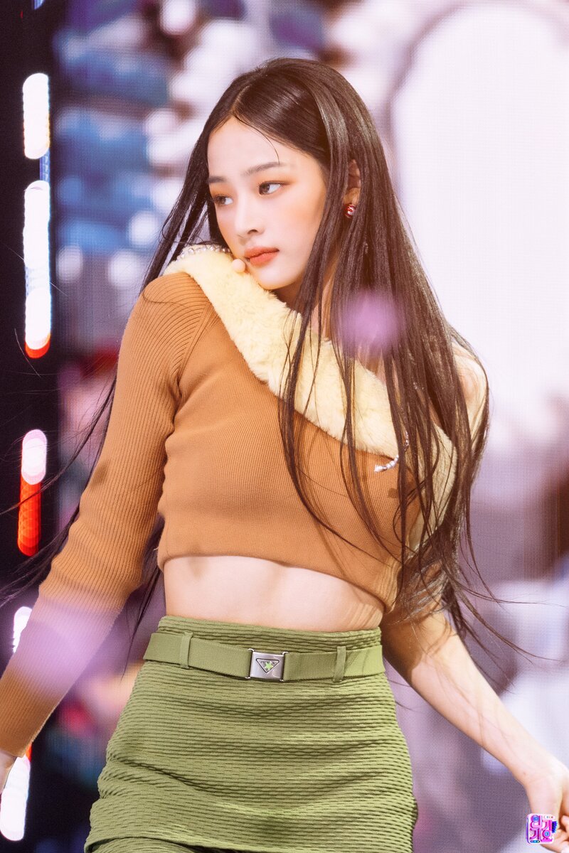 220821 NewJeans Minji - 'Attention' at Inkigayo documents 3