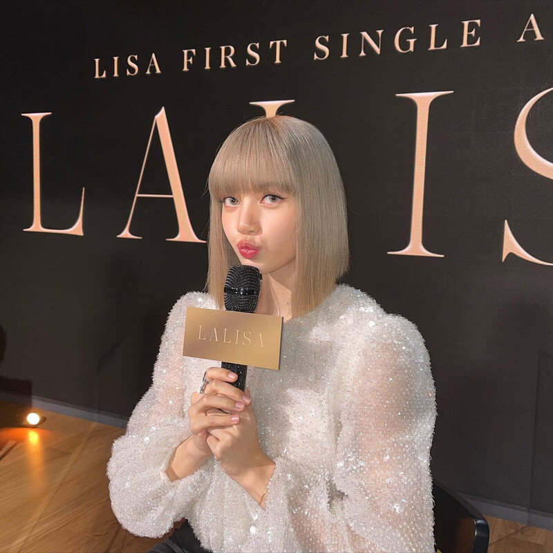 220910 - LISA Instagram Update documents 2