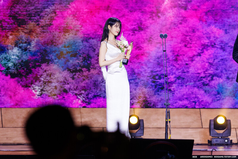 230428 IU - 59th Baeksang Arts Awards Red Carpet documents 5