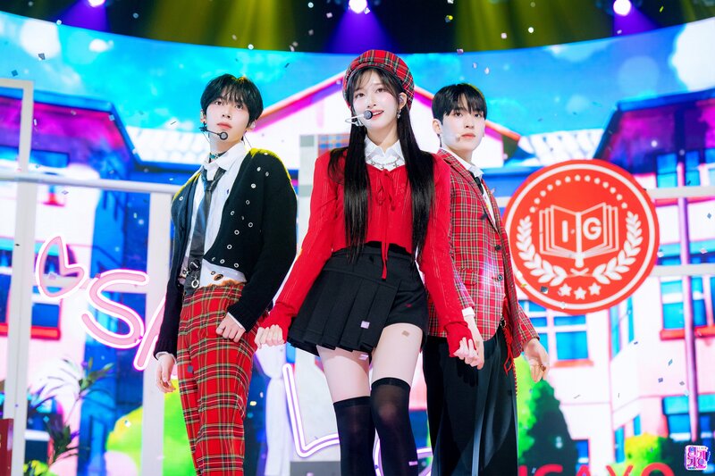 240428 MC Leeseo, Yu Jin, and Sung Hyun - 'Rum Pum Pum Pum' Special Stage at Inkigayo documents 1