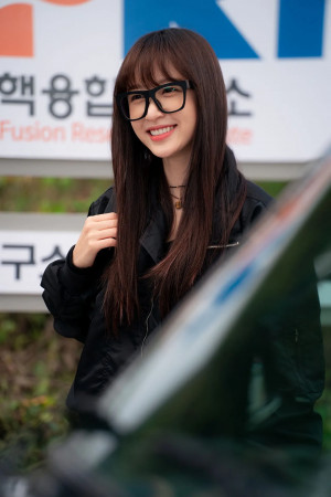 201126 Sublime Arist Naver Post - Hani 'The Spy Who Loved Me' Filming Behind