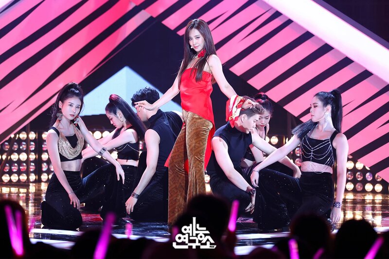 181006 Yuri "Into You + Illusion" at MBC Music Core documents 4