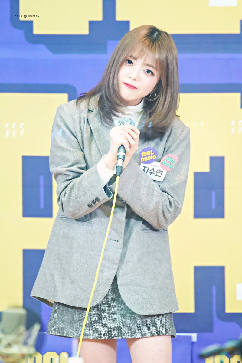 190219 Weki Meki Suyeon at Idol Radio documents 3