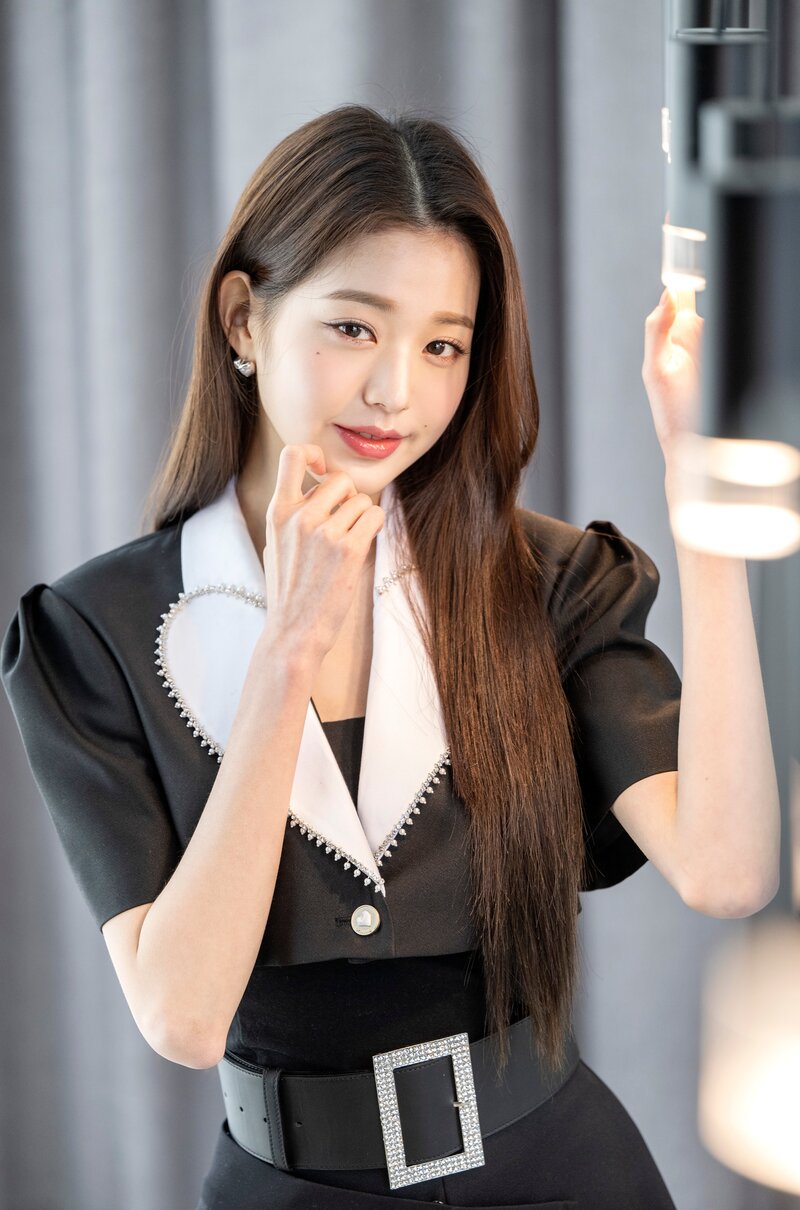 220411 IVE Wonyoung - 'LOVE DIVE' Promotion Photoshoot by Osen documents 8