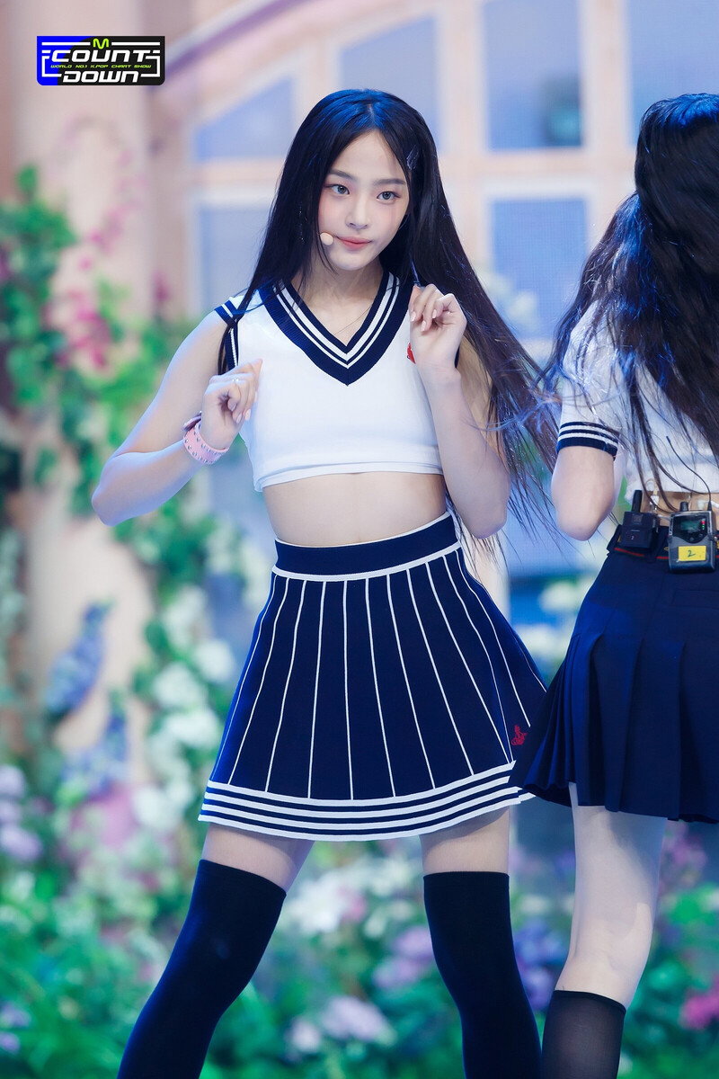 220804 NewJeans Minji 'Hype Boy' at M Countdown documents 13