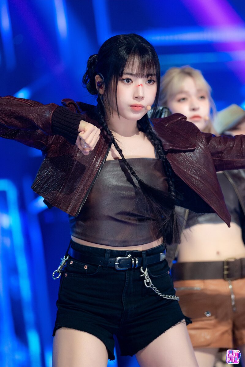 240218 NMIXX Jiwoo- 'Run For Roses' at Inkigayo documents 2