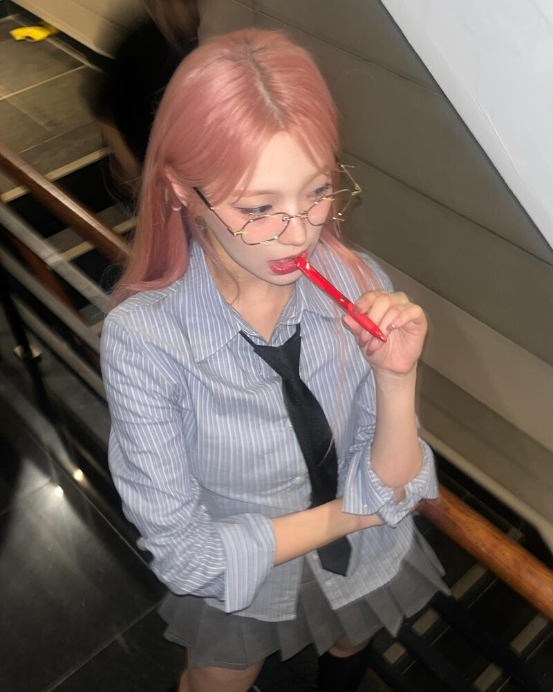 240902 fromis_9 Jiheon Instagram Update documents 2