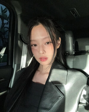 240918 - JENNIE Instagram Update