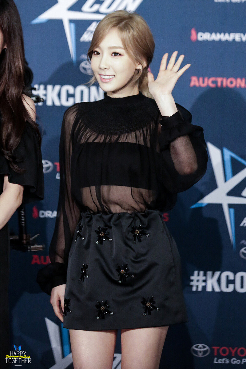 160731 Girls' Generation Taeyeon at KCON in LA documents 3