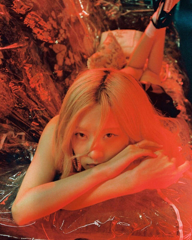 211124 - ROSÉ Instagram Update documents 3