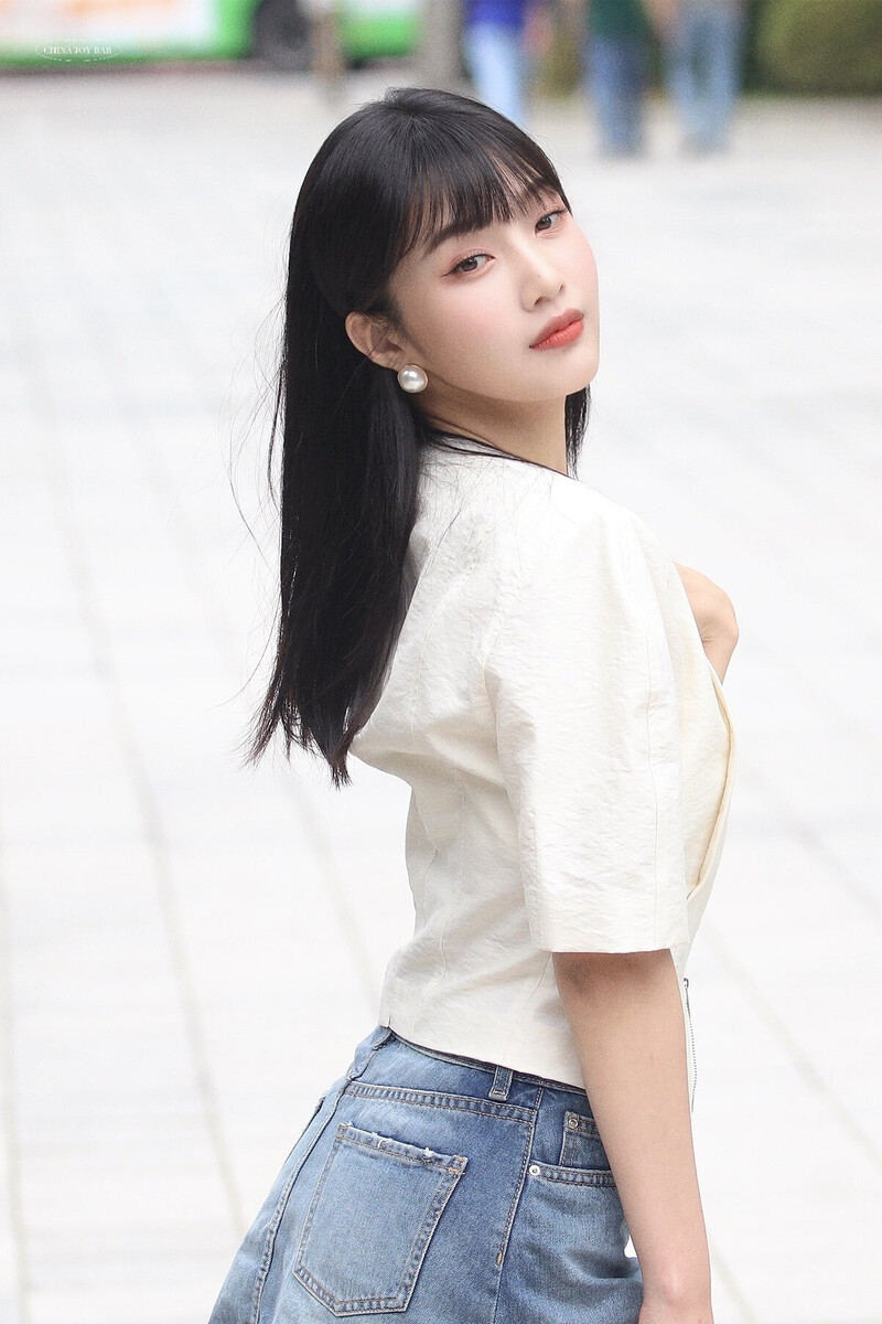 220622 Red Velvet Joy - 'Animal Farm' Commute documents 2