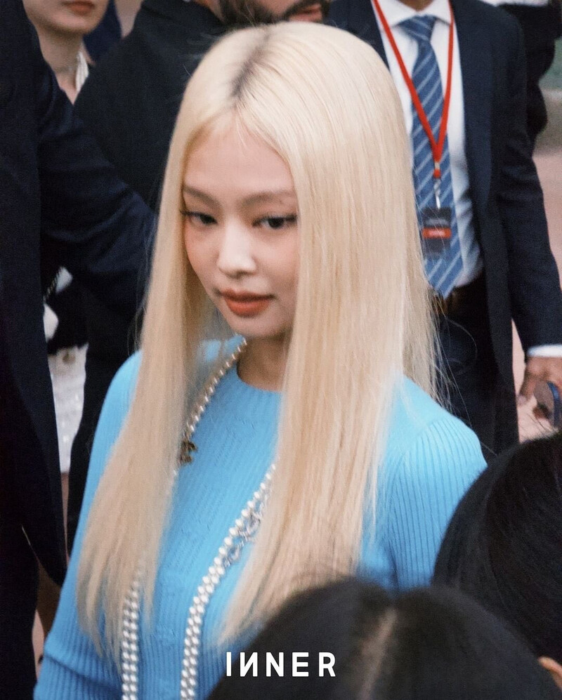 241001 Jennie - CHANEL ss25 Show at Paris Fashion Week documents 2