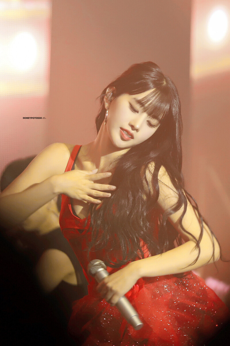 241026 KISS OF LIFE Natty - 1st World Tour 'KISS ROAD' in Seoul Day 1 documents 2