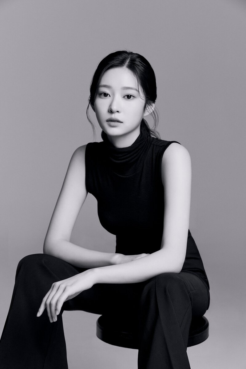 Kim Minju 2021 Profile Photos documents 6