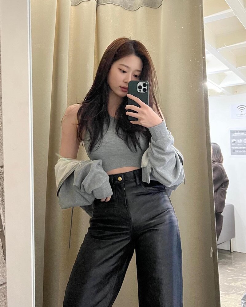 220311 Kim Minju Instagram Update documents 2
