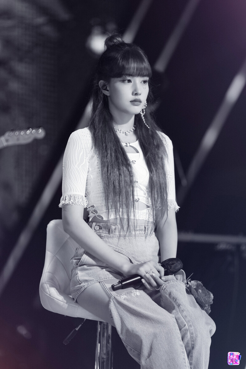 220807 STAYC Yoon 'BEAUTIFUL MONSTER' at Inkigayo documents 13