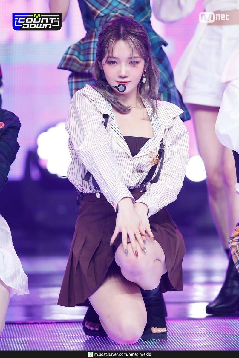 210909 fromis_9 - 'Talk & Talk' at M Countdown documents 1