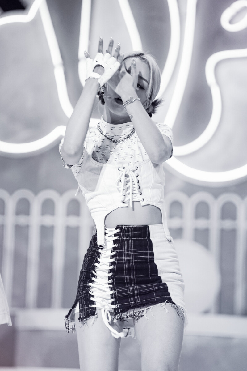 220703 Kep1er Hikaru 'Up!' at Inkigayo documents 15