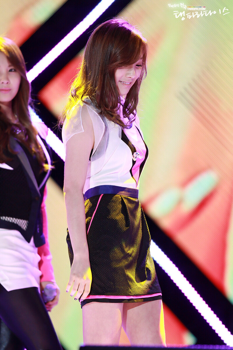 121015 Girls' Generation Taeyeon at Yeosu Expo documents 9