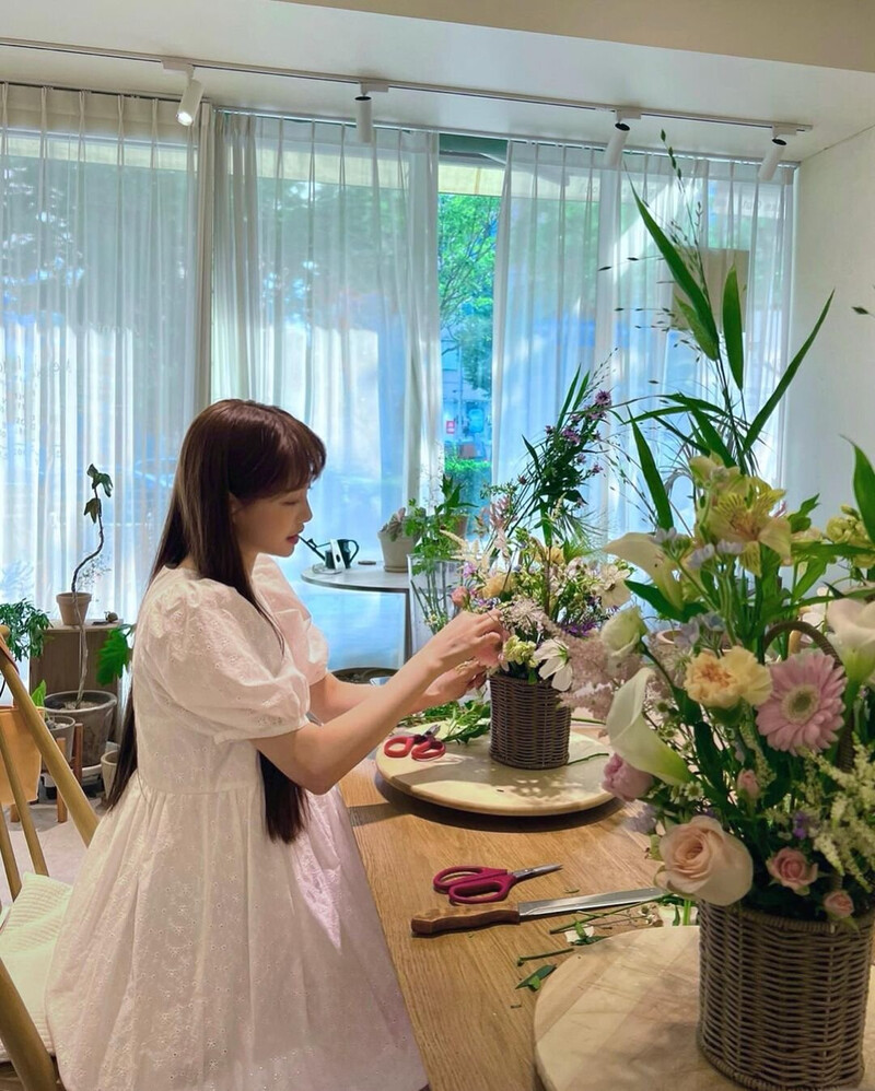 230611 Chuu Instagram Update documents 6