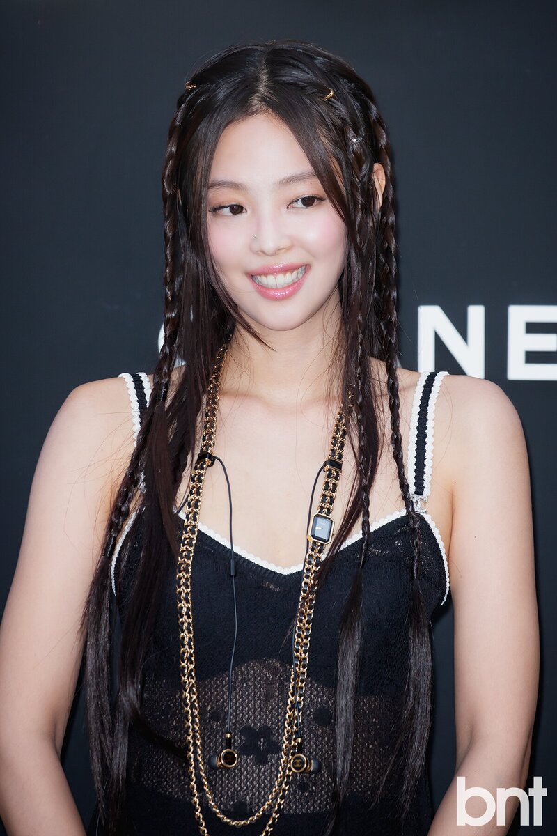240703 Jennie - CHANEL Coco Crush Pop-up Ppening Party in Seoul documents 2