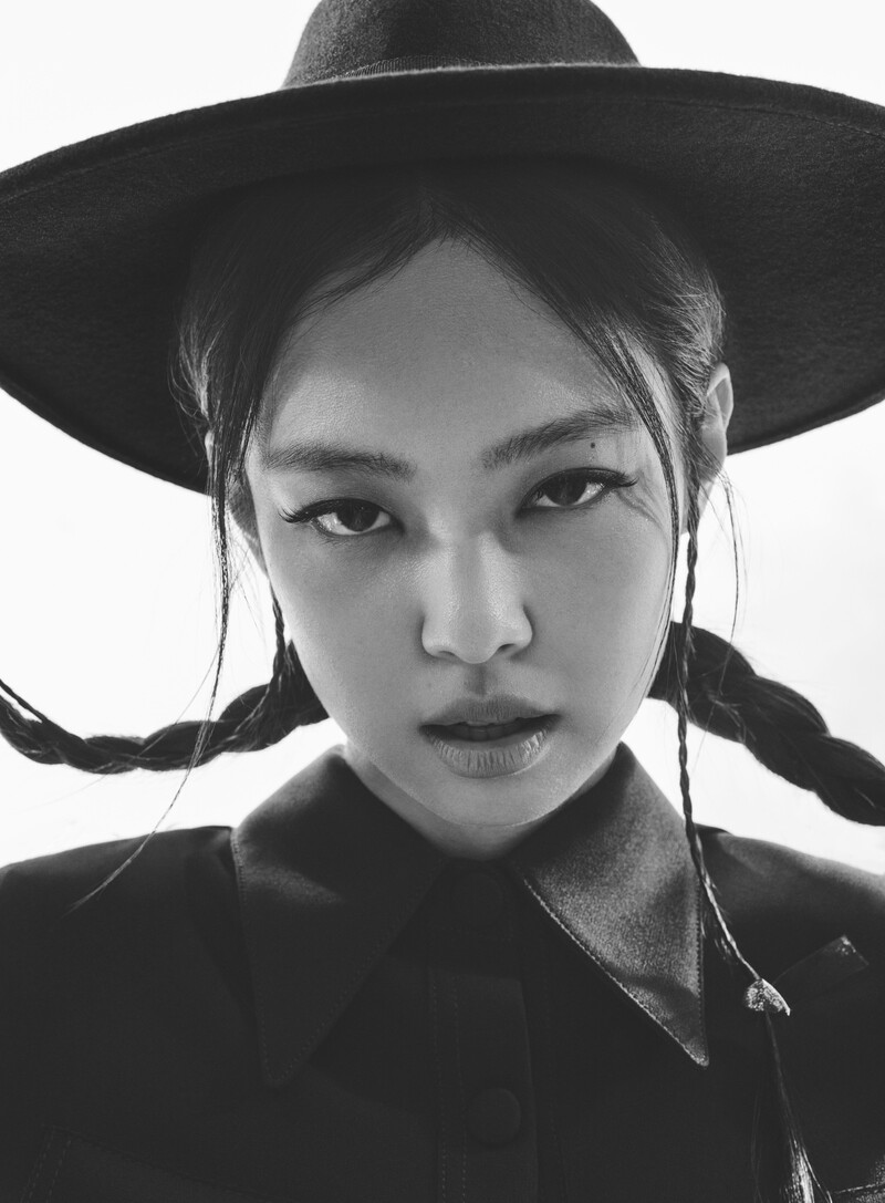 BLACKPINK Jennie for ELLE Magazine December 2022 Issue documents 7