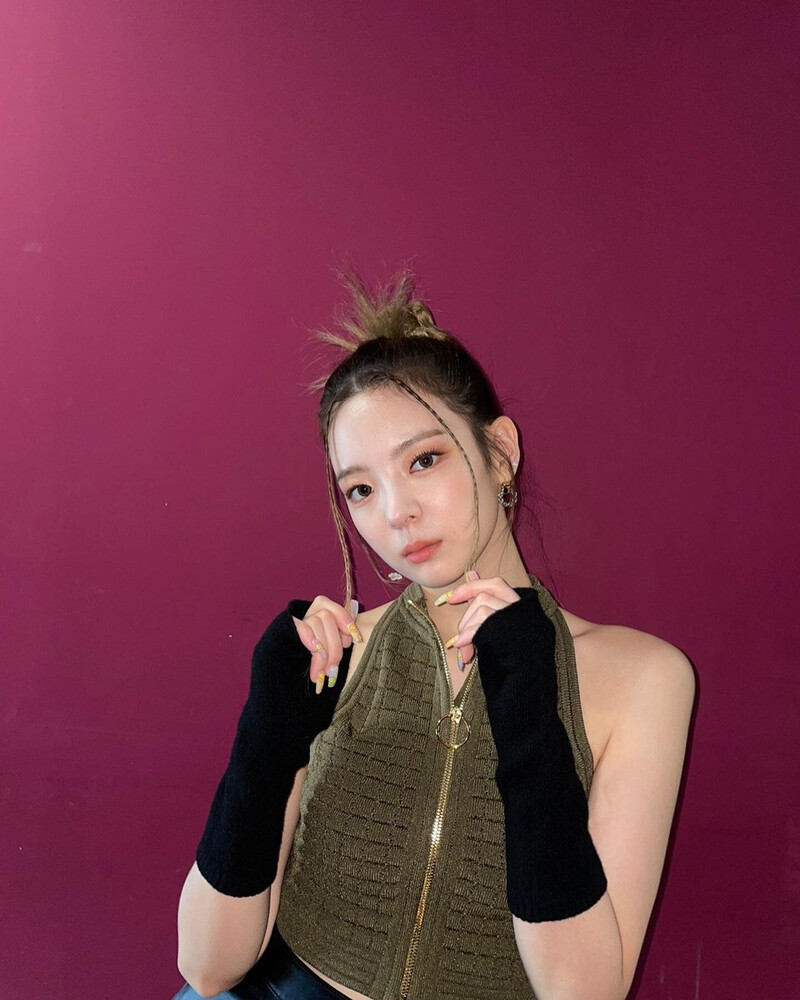 211017 ITZY Instagram Update - Lia documents 3