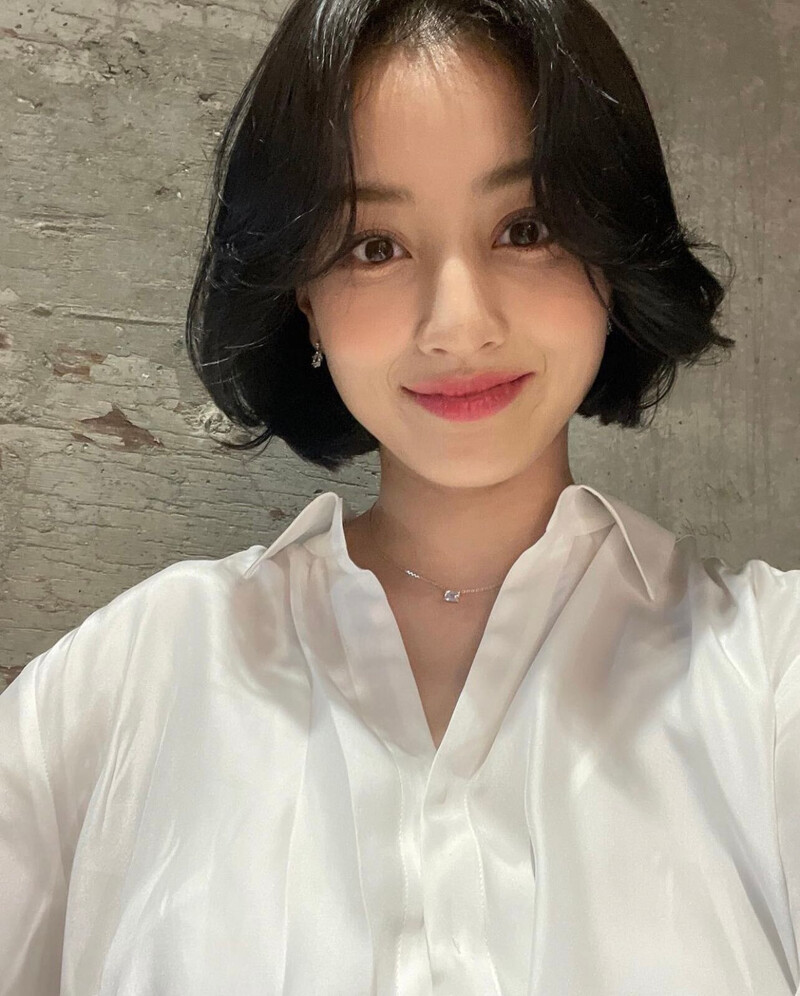 220520 Jihyo Instagram Update documents 5