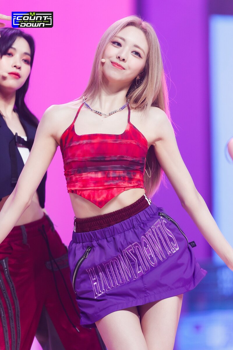 220721 ITZY Yuna - 'SNEAKERS' at M Countdown documents 7