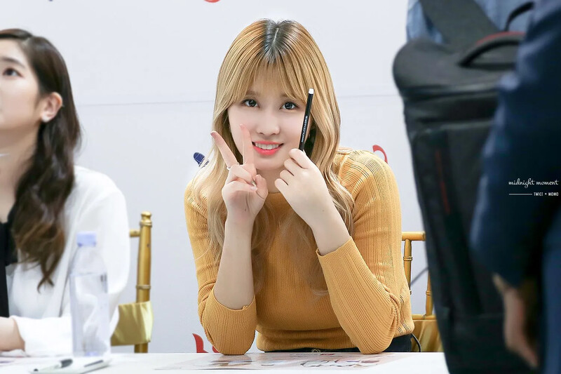 Momo272.jpg