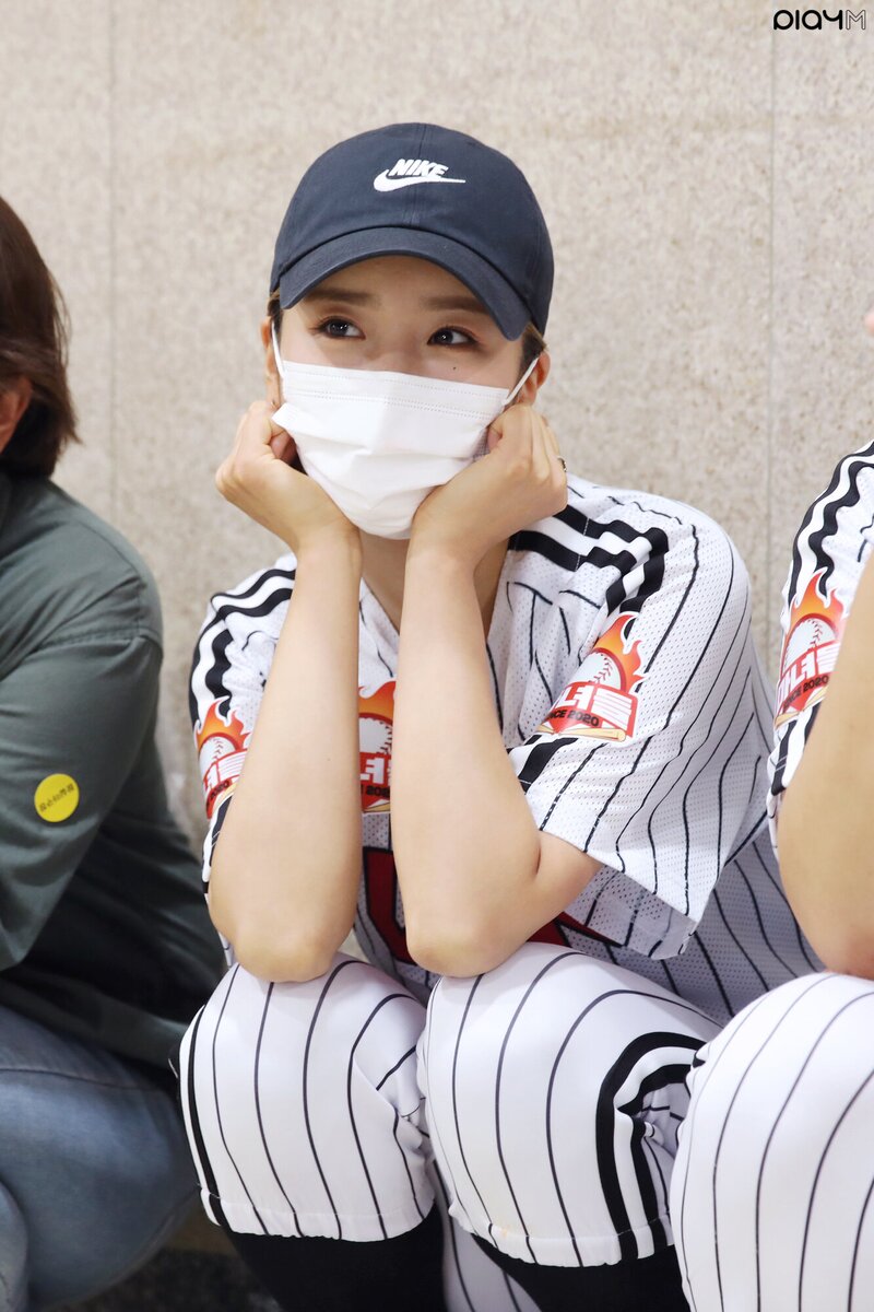 210604 PlayM Naver Post - Apink's Bomi LG Twins First Pitch Behind documents 13
