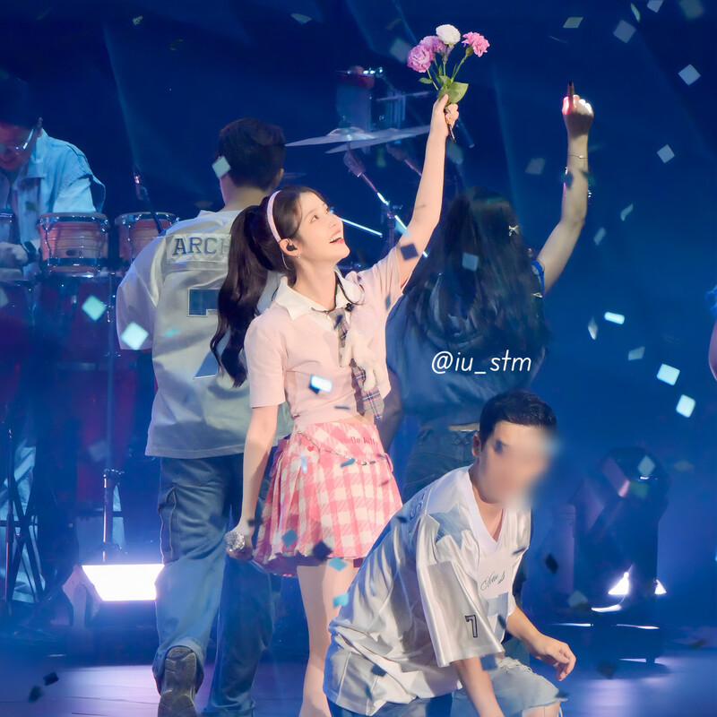 240707 IU - ‘H.E.R.’ World Tour in Osaka Day 2 documents 2