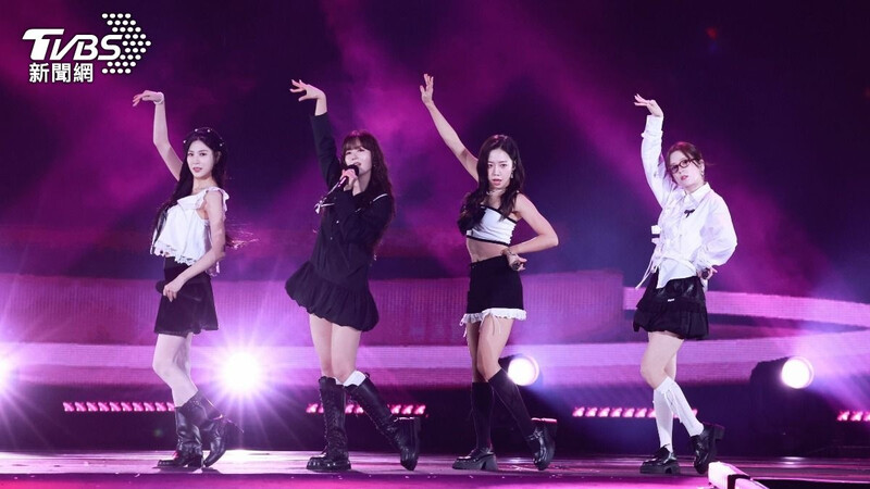 241231 APINK at '2025 Taipei New Year's Party' - Performance & Interview documents 1